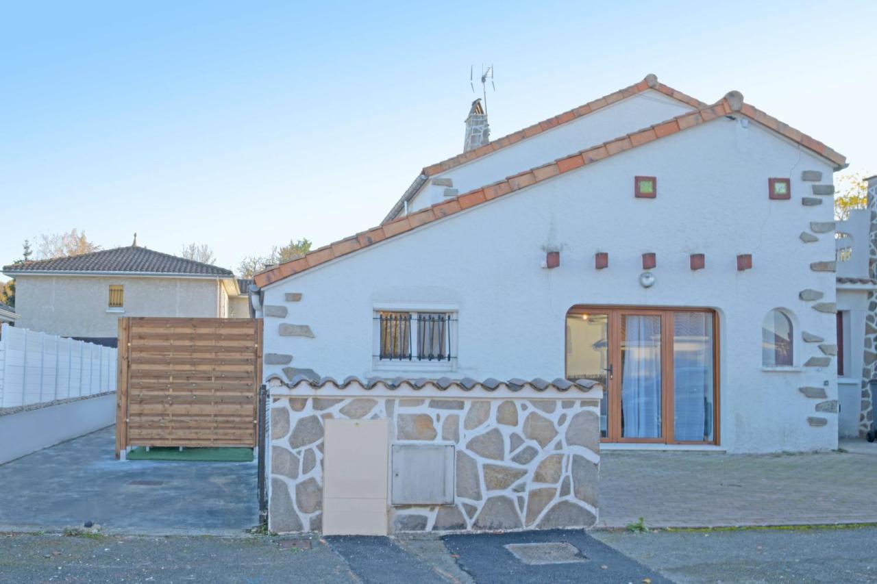 Appart T2 Avec Terrasse, Parking Et Wifi Angulema Exterior foto